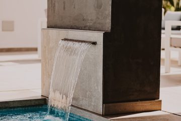 water fountain in the middle of the pool